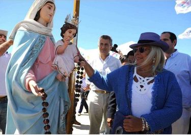Elisa Carrió tuvo una relación zigzagueante con el papa Francisco.