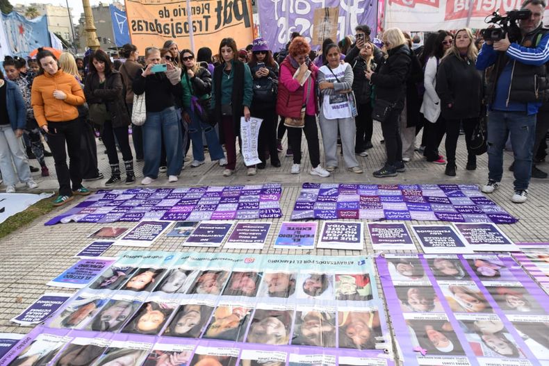 Ni una menos: marcha feminista frente al Congreso.