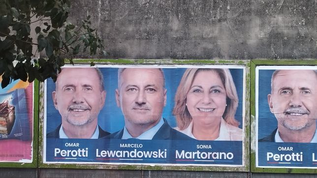 El oficialismo salió a la ofensiva en el minuto uno de reinicio de la campaña.