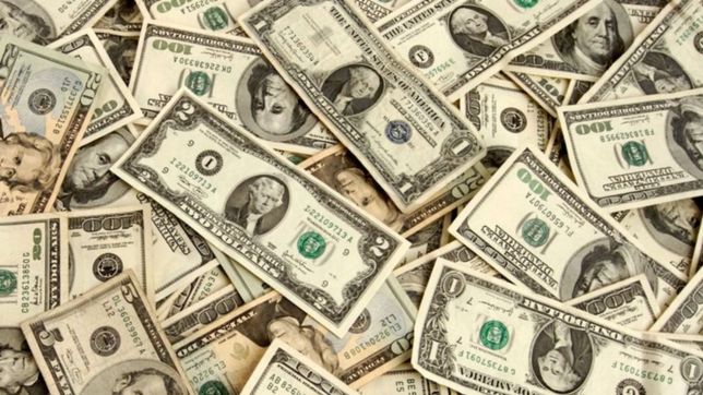 el dolar retomo la tendencia al alza pese a otra suba de tasas: $ 41,40