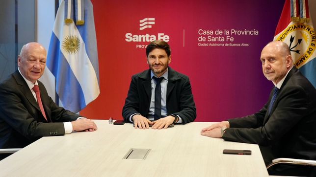 Maximiliano Pullaro junto a Antonio Bonfatti y Omar Perotti, previo a la reunión en la Corte Suprema.