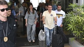 Flávio Bolsonaro huyó de Brasil y está en vuelo a Estados Unidos, sostienen medios argentinos y brasileño