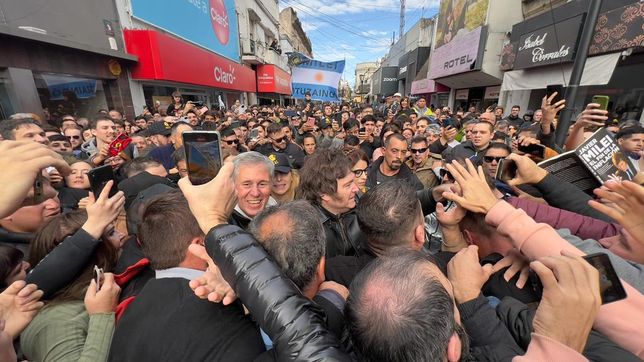 En 2023, Javier Milei visitó Paraná antes de las PASO y llenó de gente la peatonal. 