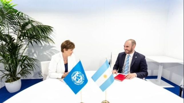 el fmi abre una hendija para que argentina reciba fondos extra