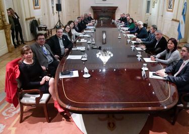 Un gobierno en suspenso a la espera de saber dónde cae Massa