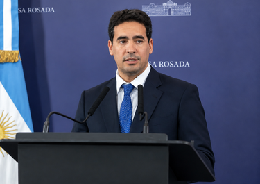 No hay ningún diálogo con la UCR, dijo el vocero presidencial Adrián Ravier: tironeos y sacudones en el rejunte opositor de La Pampa.