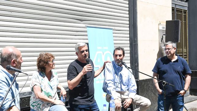 Bartolacci en la radio abierta en Rosario, junto con Leonardo Caruana, Sonia Alesso, Ángel Elías y Germán Martínez.