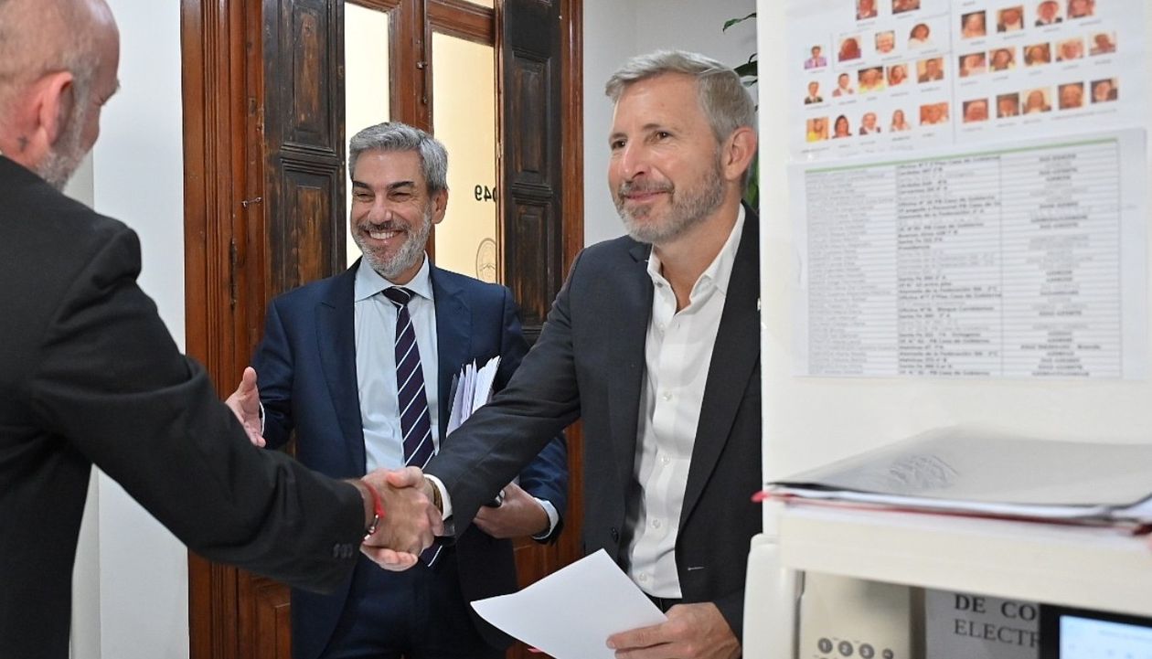Rogelio Frigerio y su ministro de Economía, Fabián Boleas, al momento de presentar el proyecto de Presupuesto 2026 para Entre Ríos.