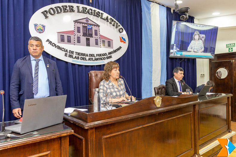 La vicegobernadora Urquiza presidi&oacute; la sesi&oacute;n del lunes en la Legislatura. Tiene dos votos propios en el recinto.&nbsp;
