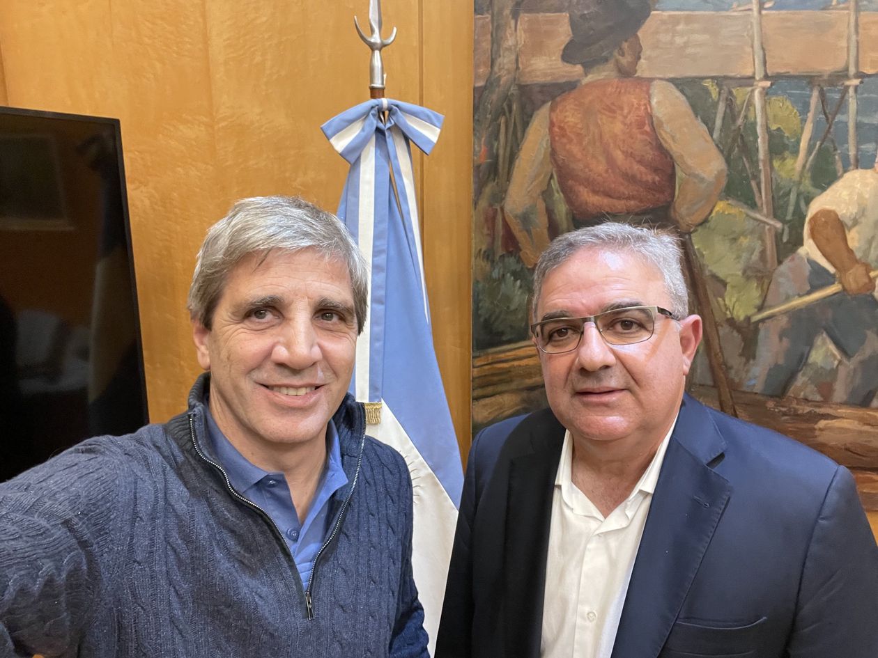 Toto Caputo y el gobernador de Catamarca, Raúl Jalil