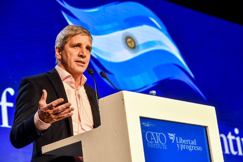 Toto Caputo le puso fin al impuesto PAIS