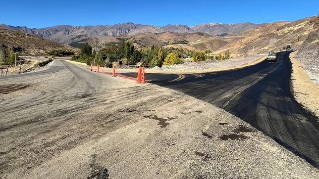 Rolando Figueroa se apresta a inaugurar un primer tramo de la ruta 39 de Neuquén.