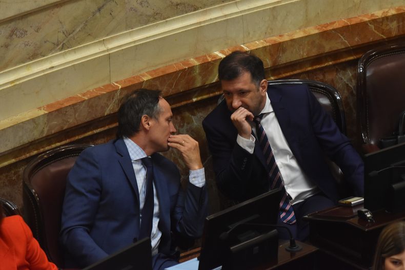 Carlos Espínola y Edgardo Kueider, senadores de Unidad Federal. 