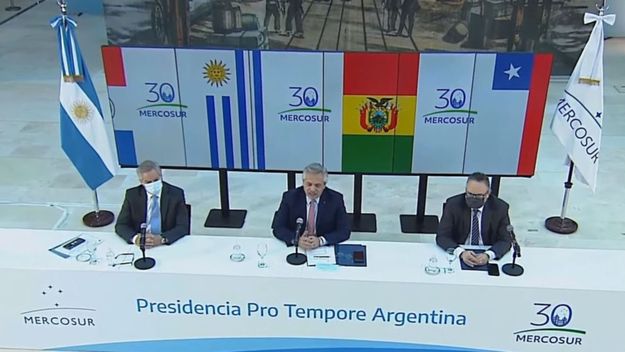 No tan solos en el Mercosur: Uruguay irrita a Paraguay y parte aguas en Brasil