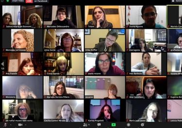 Mujeres gobernando, con Facebook y repudio a la violencia política