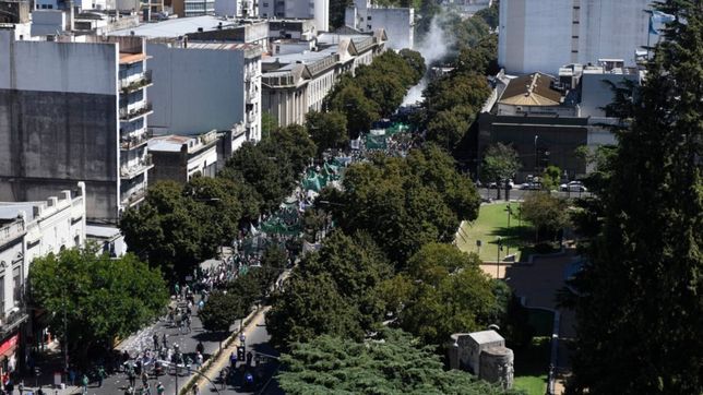 fuerte movilizacion de estatales: ?vidal intenta disciplinarnos