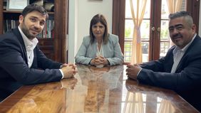 El gobernador de Chubut, Ignacio Torres, recuperó el diálogo con la ministra de Seguridad Patricia Bullrich. En la foto está también el ministro provincial del área, Héctor Iturrioz.