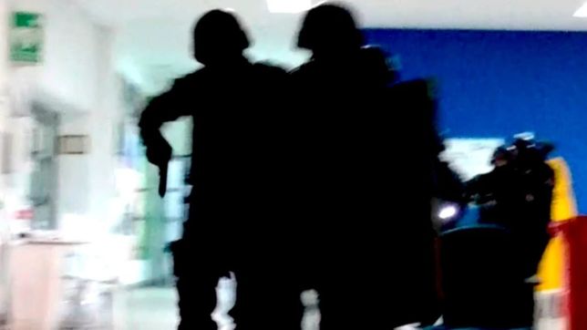 la policia de ritondo se despide con un violento desalojo de trabajadores