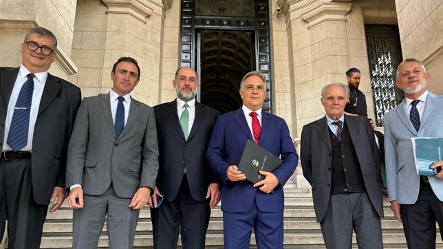 Martín Llaryora y equipo, tras la segunda y última audiencia en la Corte Suprema, por los fondos de la Caja de Córdoba.