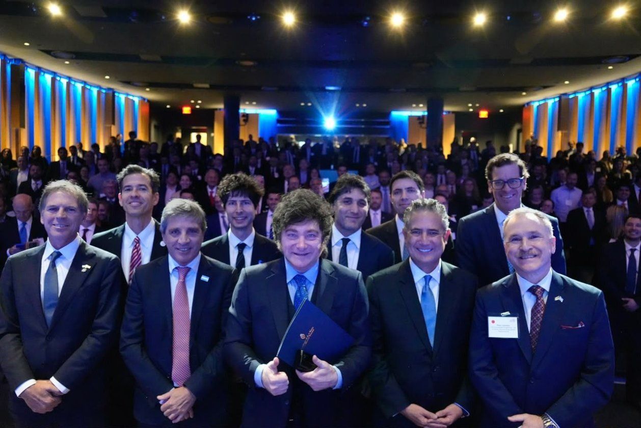 Pese a las explicaciones de Javier Milei, los mercados se pusieron vendedores con Argentina&nbsp;