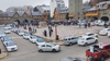 Ruidosa manifestación de taxistas en el Centro Cívico de Bariloche.