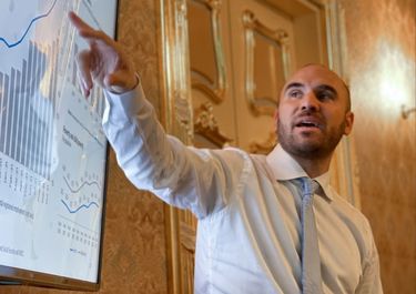 Guzmán sale sin armas a dar su batalla decisiva