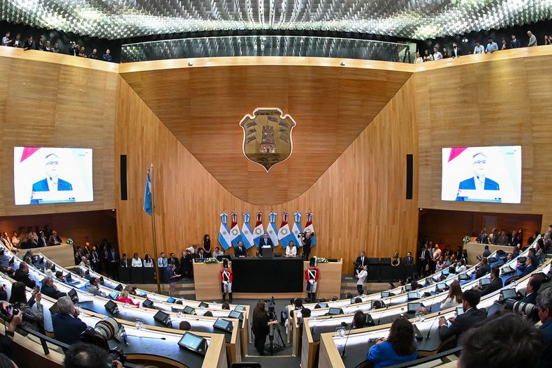 legislatura asunción llaryora.jpg
