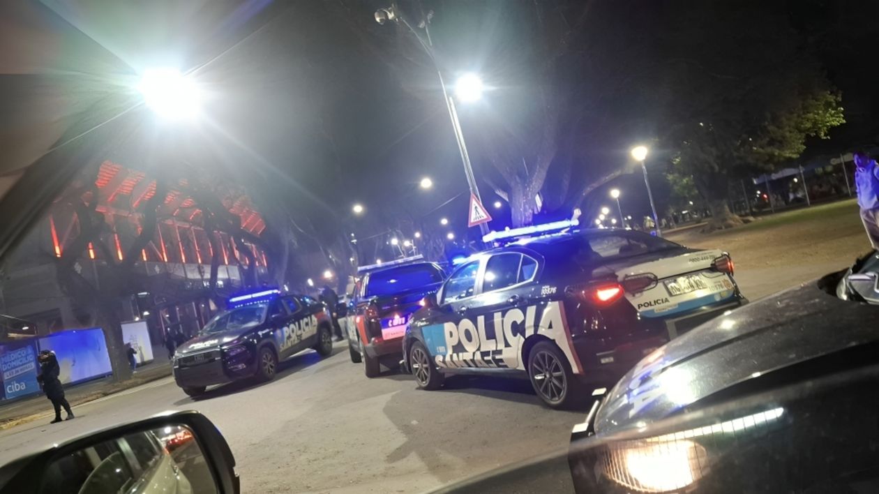 Santa Fe: la represión policial en Newells tensa el vínculo de la dirigencia rojinegra con el gobierno