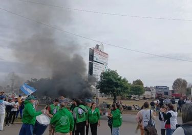 Trabajadores de Granja Tres Arroyos en Entre Ríos se manifestaron este jueves y expresaron su preocupación por la falta de definiciones respecto al futuro de la planta.