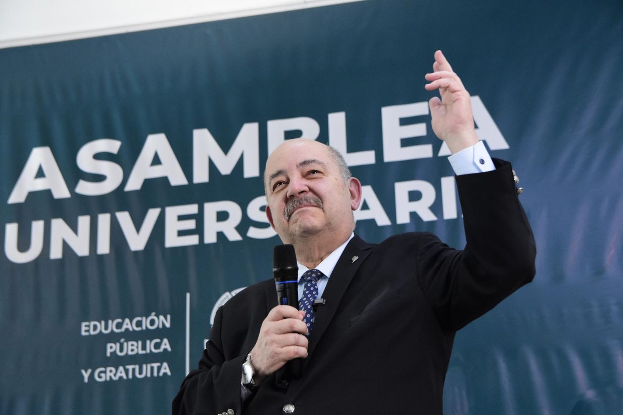 Fernando Tauber, el nuevo presidente de la UNLP, llamó a constuir desde las universidades una alternativa al modelo que expresa Javier Milei.