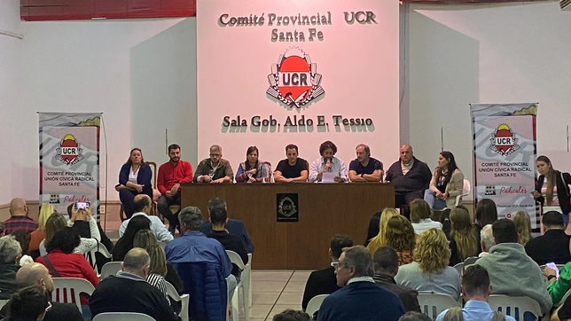 La plana mayor de la Convención de la UCR Santa Fe.