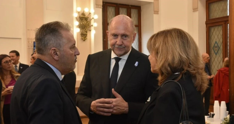 Omar Perotti, padre de la derrota 2023, pero con 28 puntos en el bolsillo. Dilemas del peronismo santafesino.