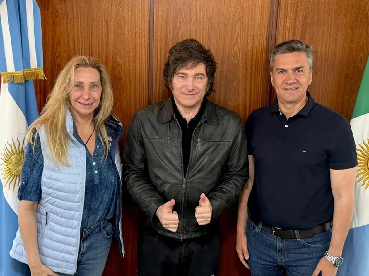 Leandro Zdero con Karina Milei y Javier Milei.
