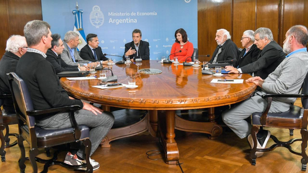 Massa anunció que terminó el paro y ponderó el diálogo contra la extorsión