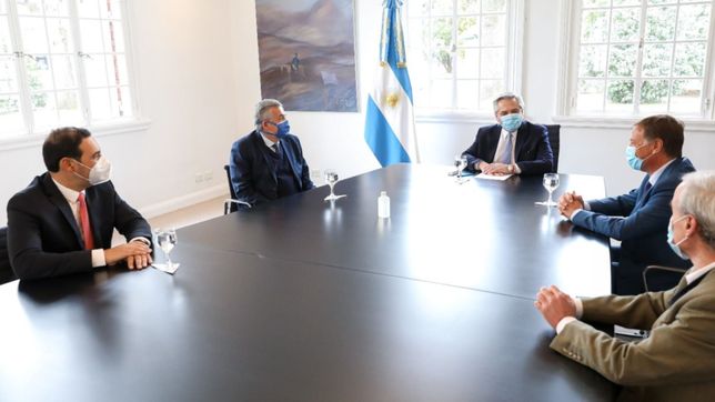 fernandez se mete en interna ajena y busca seducir caciques radicales