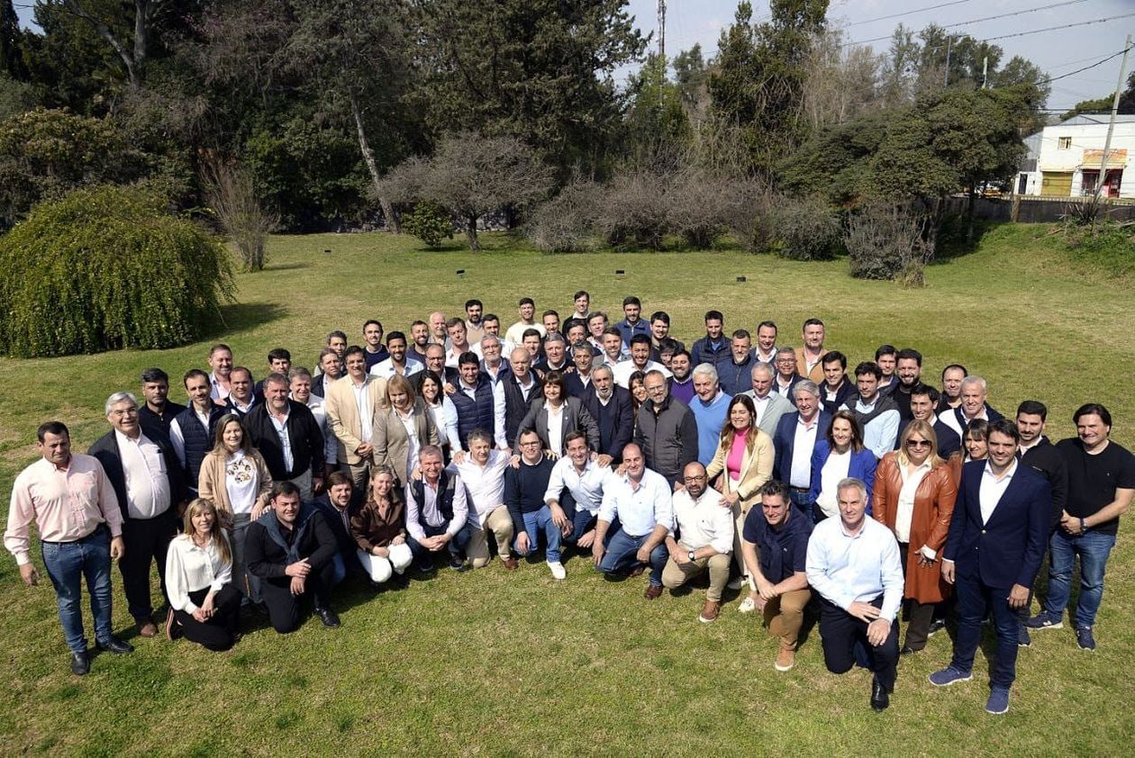 Patricia Bullrich, junto a sus candidatos.