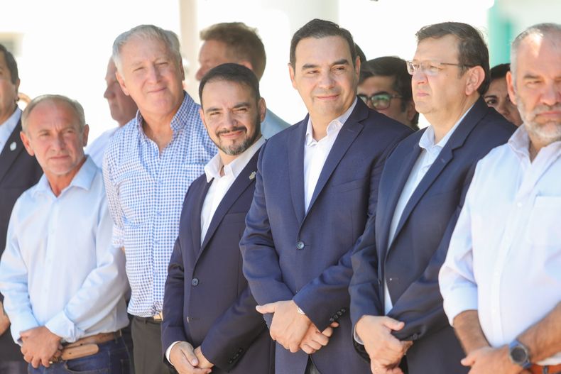 Gustavo y Juan Pablo Valdés, en el centro. 