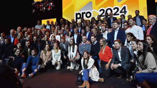 macri, con sombrero nuevo: la foto en sepia del partido amarillo