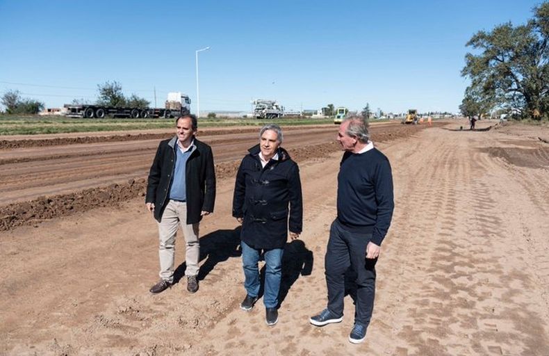 Guillermo de Rivas, junto a Martín Llaryora y Juan Manuel Llamosas. 
