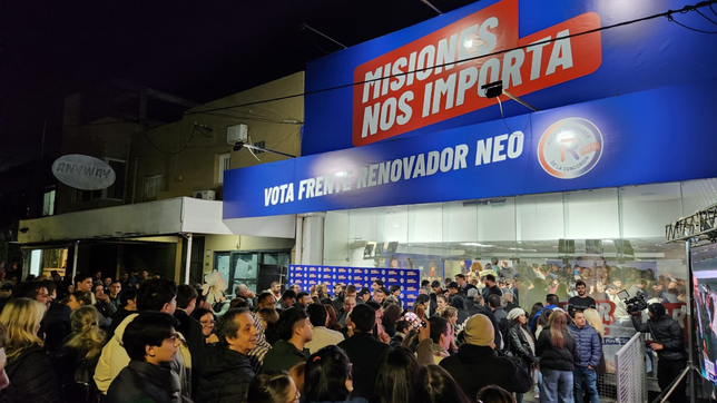 La militancia del Frente Renovador de la Concordia festejó tras la jornada electoral en Misiones. 