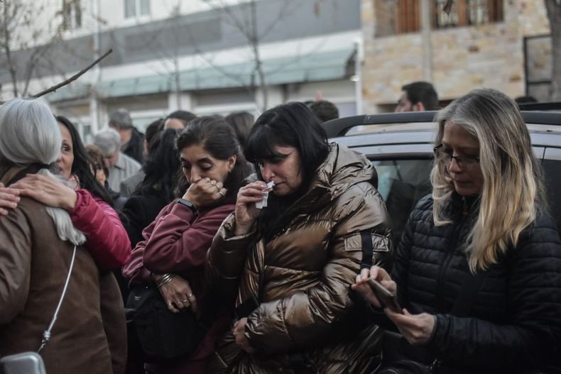 Militantes kirchneristas del Movimiento de Derechos Humanos de La Pampa: emoción, lágrimas y abrazos por CFK. FOTO: www.radiokermes.com