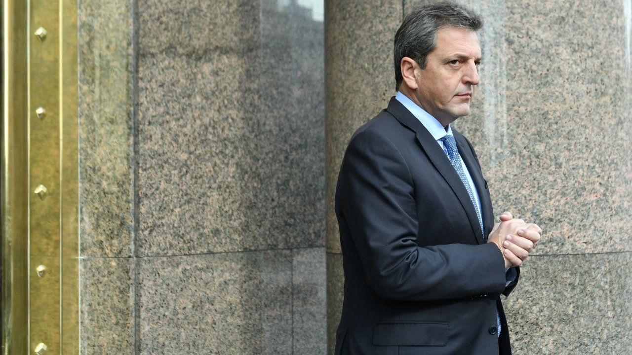 El dólar blue le empató a la inflación y calienta el lunes: ¿se viene el trade electoral?