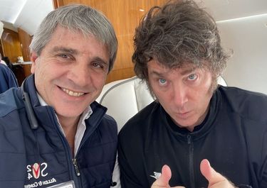 Toto Caputo y Javier Milei.