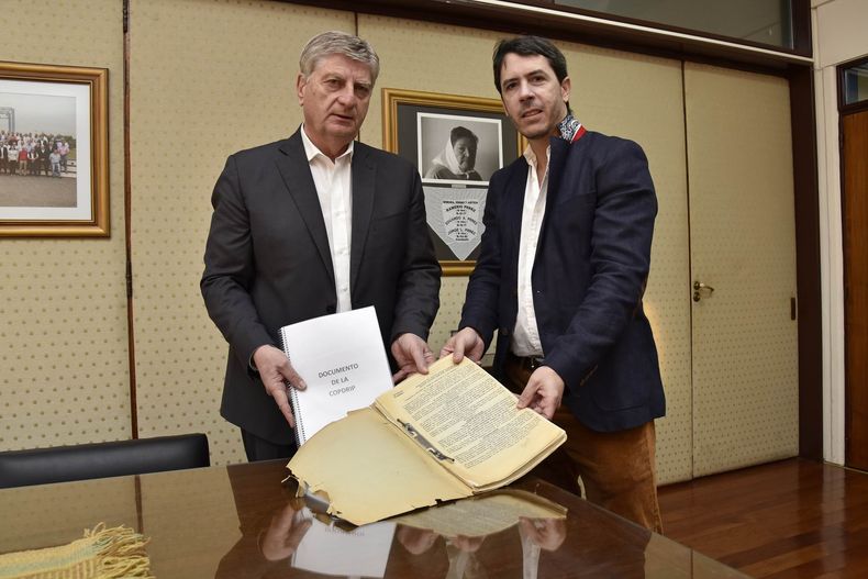 Martín Berhongaray junto al gobernador de La Pampa, el peronista Sergio Ziliotto, que le ganó por 5 puntos la elección de 2023.