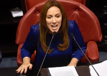 Ausencias notorias, balconeros, el invitado y la oposición sedada