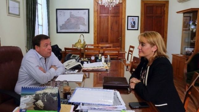 ucr rionegrina: rojos contra verdes y un caballo de troya con la w marcada