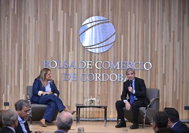 Toto Caputo disertó en la Bolsa de Comercio de Córdoba