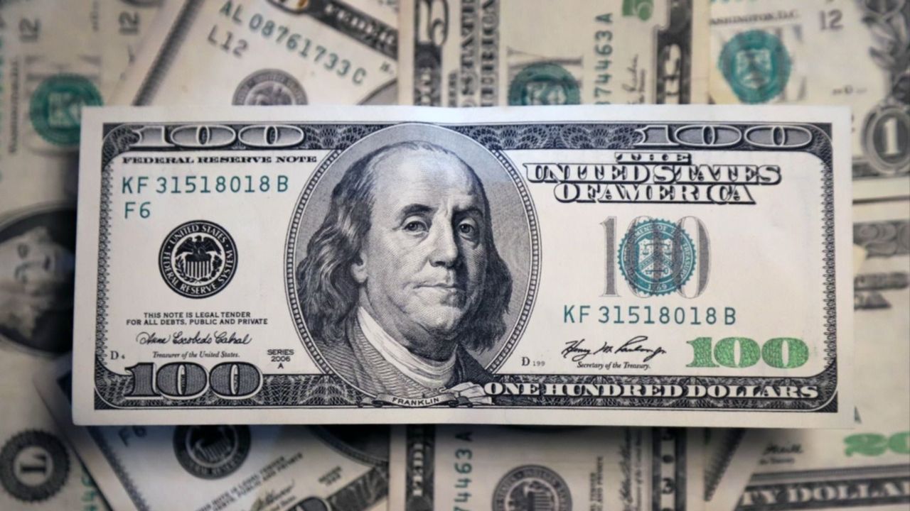 El blue afloja y cotiza a $354