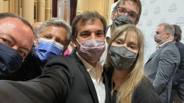 la hotline de larroque-grabois, abrazo sin grieta y un bulldog verde oliva