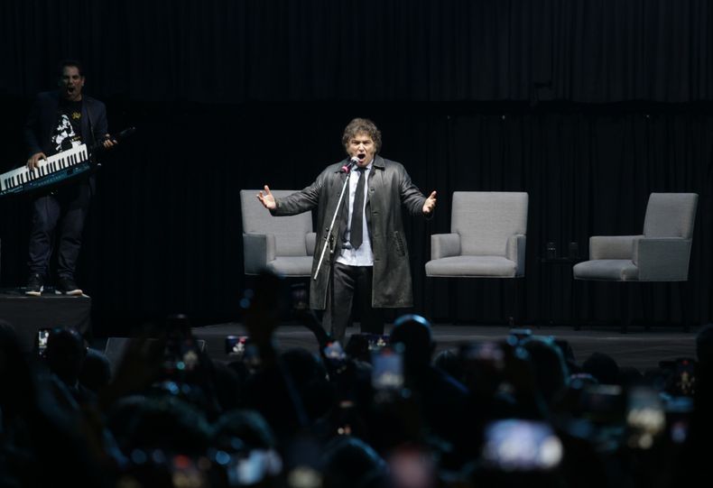 Javier Milei presenta su libro y canta en el Luna Park.